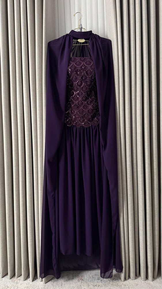 Evening dress lavender with elegant embroidery details
