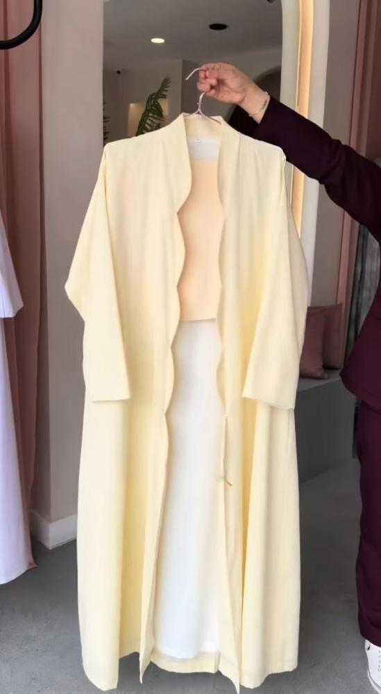 عباية سفر انيقة بالوان صيفية زاهية