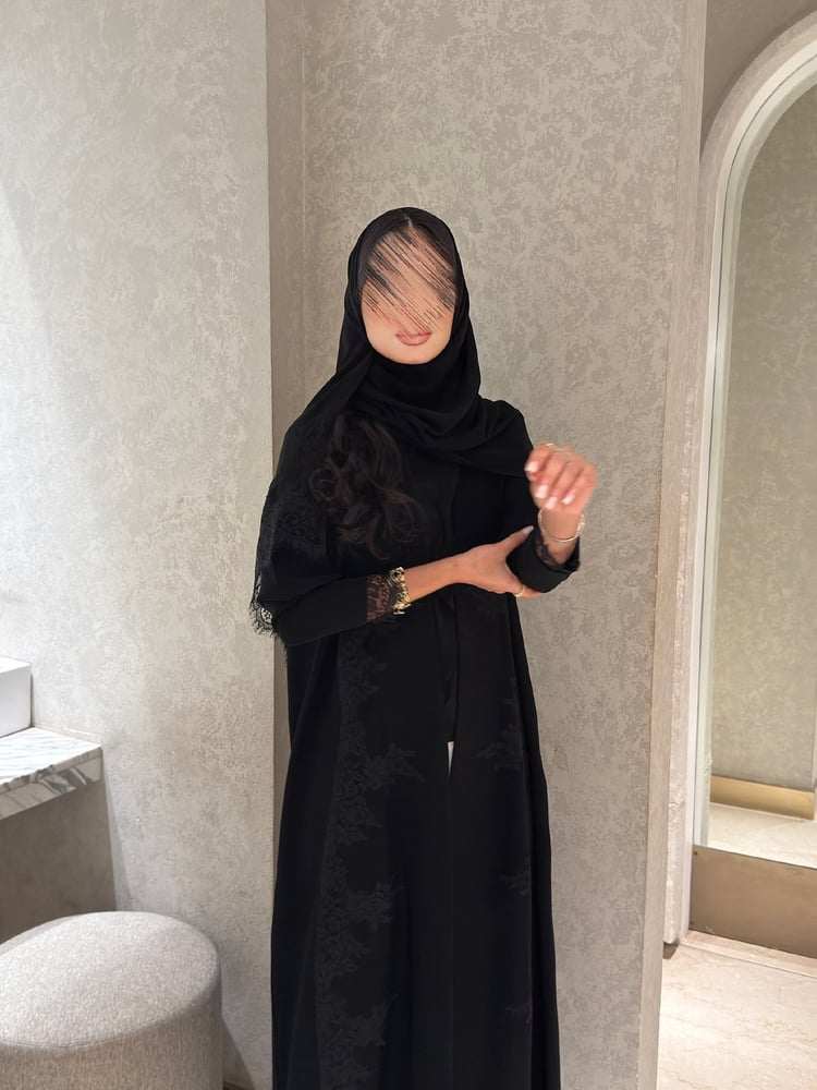 عباية كريب سيراميك مع دانتيل