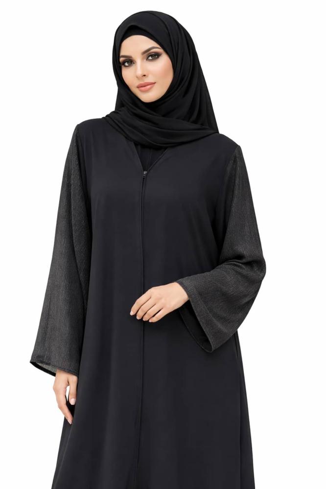 عباية سوداء بأكمام لامعة تمنحك إطلالة فاخرة وعصرية من كيان مكس