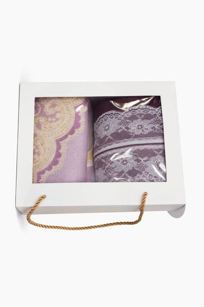 An elegant prayer set includes a prayer rug and a prayer cover with a sophisticated and soft design
