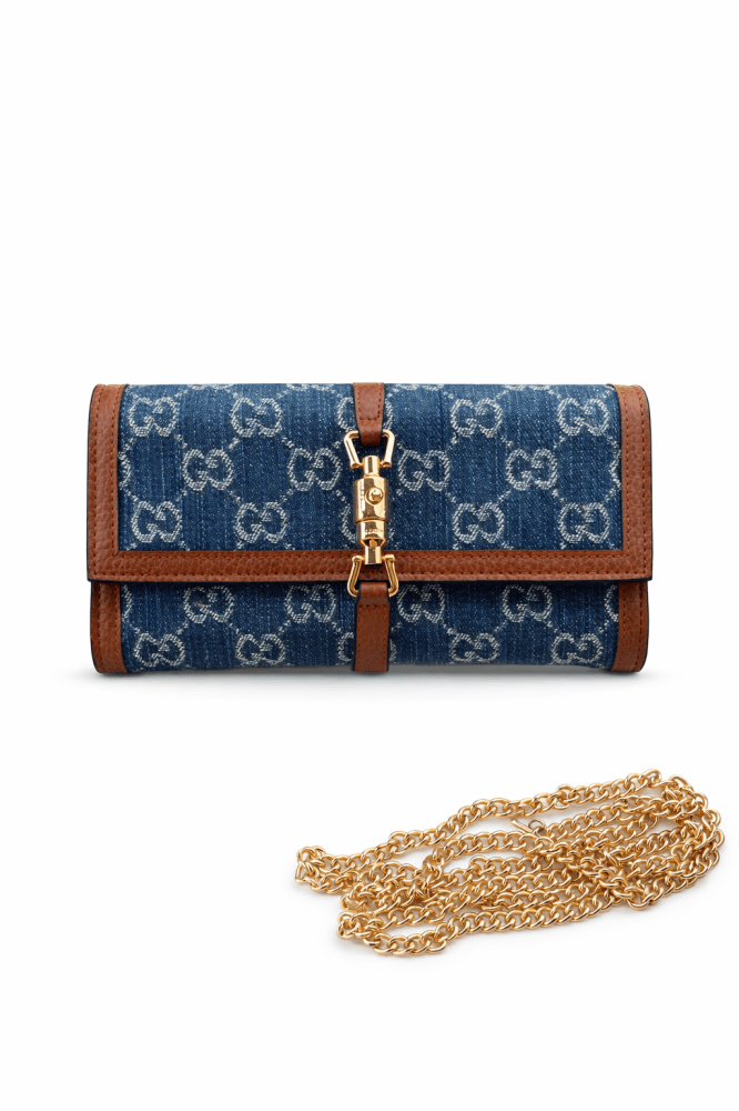 محفظة Gucci GG قماش جينز بإطار جلدي بني