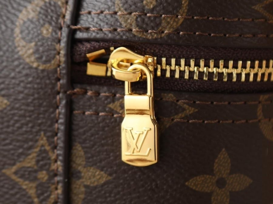 حقيبة LV فانيتي مونوغرام بقفل وسلسلة فاخرة