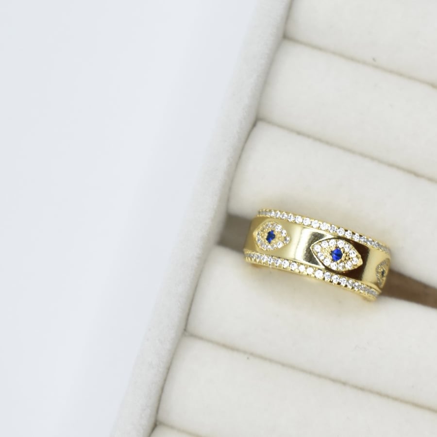 Blue eyes ring