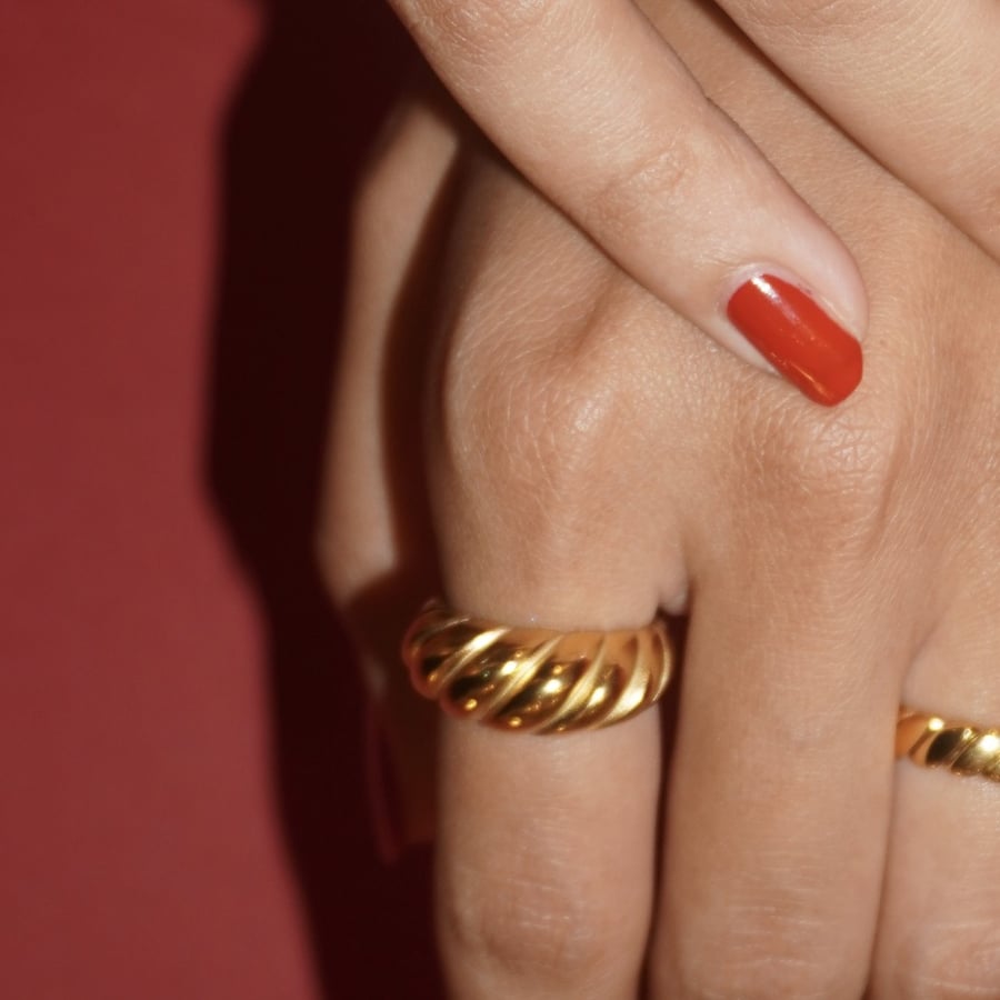 Big swirl ring