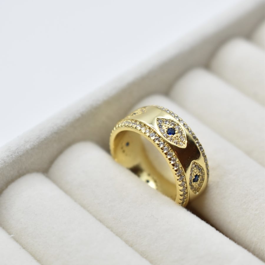 Blue eyes ring
