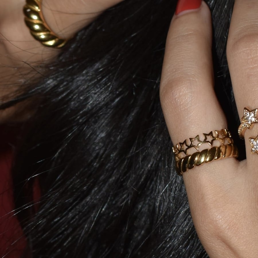 Tiny swirls ring