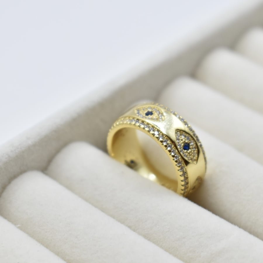 Blue eyes ring