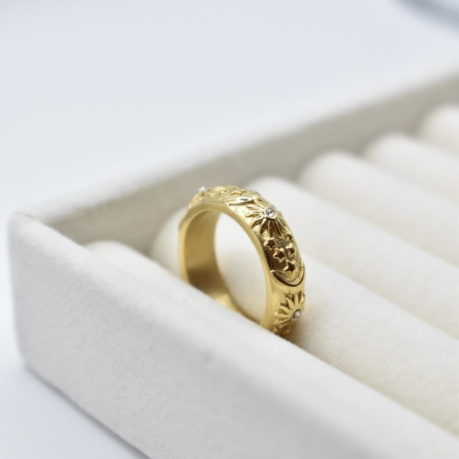 Moon ring