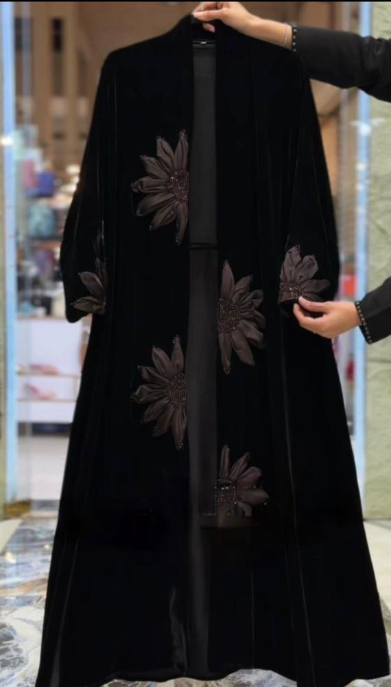 عباية شتويه بتصميم الورده فخامه