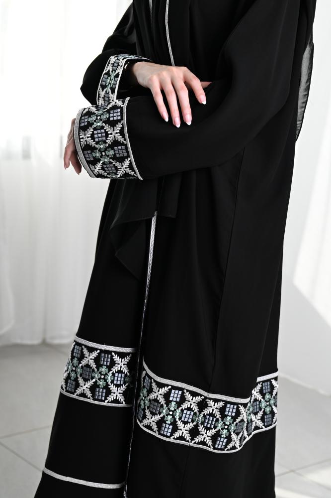 عباية كريب بتطريز راقي N237