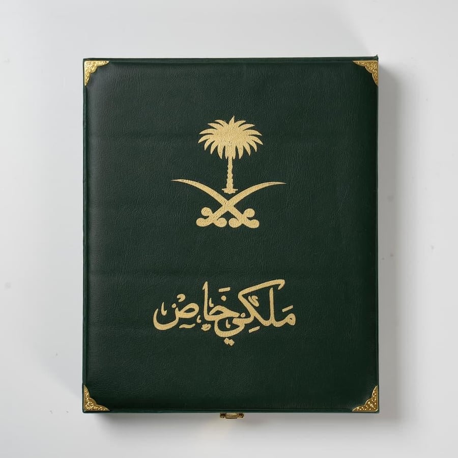 بوكس رجالي فاخر شماغ ملكي خاص