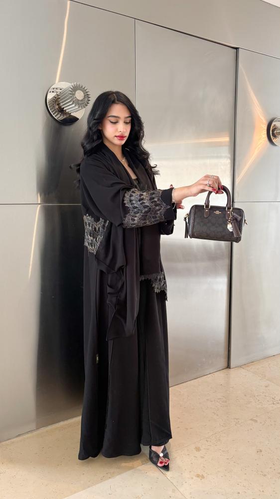 A wide abaya decorated with a luxurious piece