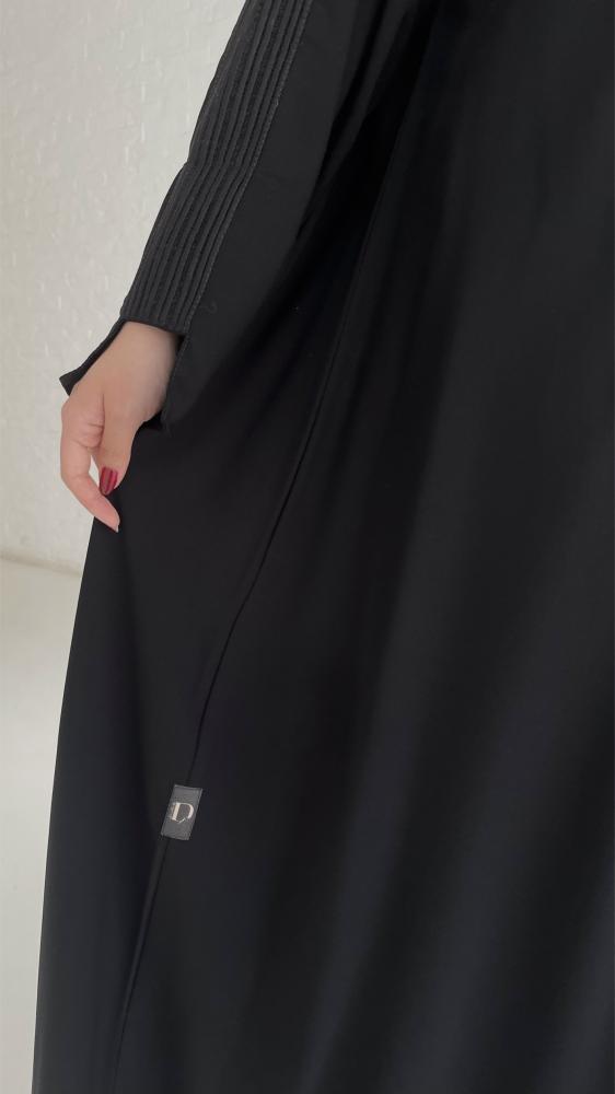 عبايه كلوش مزينة بتطريز طولي