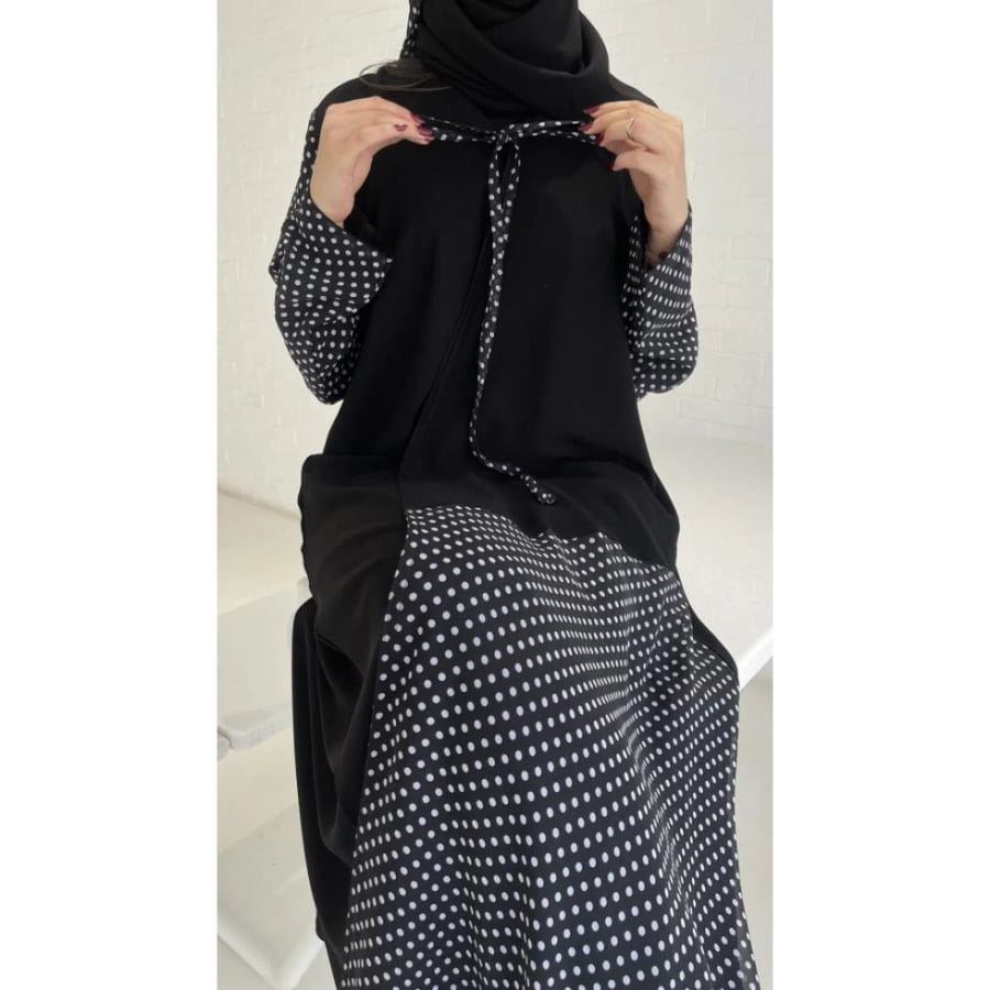 عباية كلوش مع ربطة من الشيفون المنقط(polka dots)
