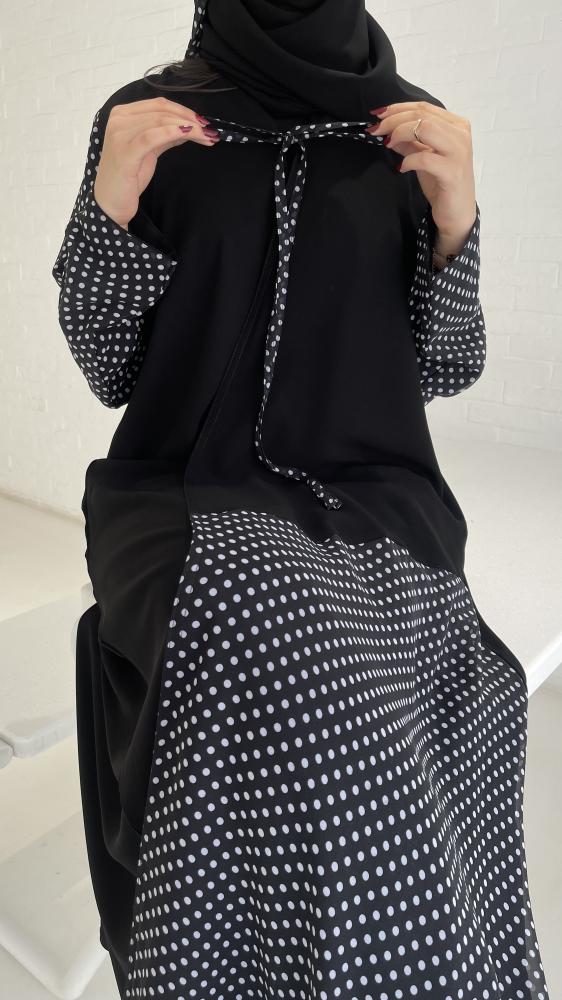 عباية كلوش مع ربطة من الشيفون المنقط(polka dots)