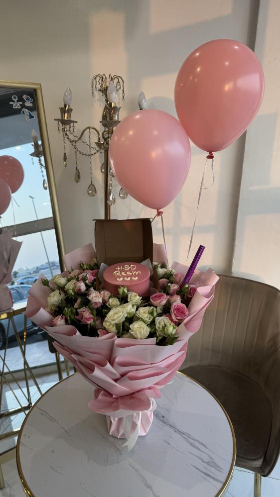 Large bouquet of rose cake
