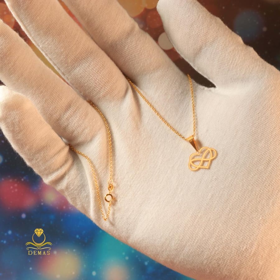 قلادة ناعمة تصميم مميز ذهب صافي عيار 18