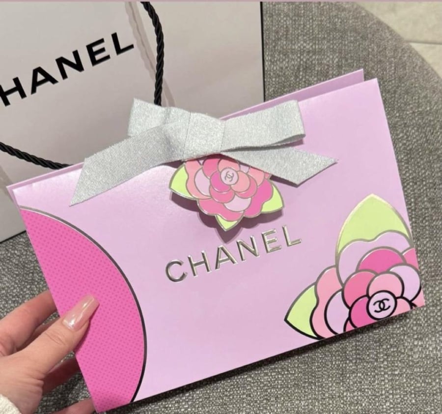 بوكس CHANEL الإصدار المحدود - وسط