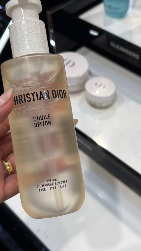 مزيل مكياج DIOR زيتي يُشطف بالماء للوجه والعينين والشفاه، يزيل المكياج المقاوم للماء وطويل الثبات شامل بوكس وكيس وكرت و٢ عينة مجانية و شريطة حجم ML 175