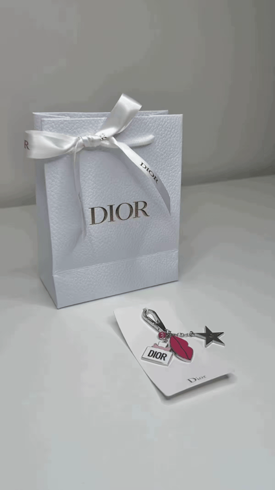 ميدالية DIOR