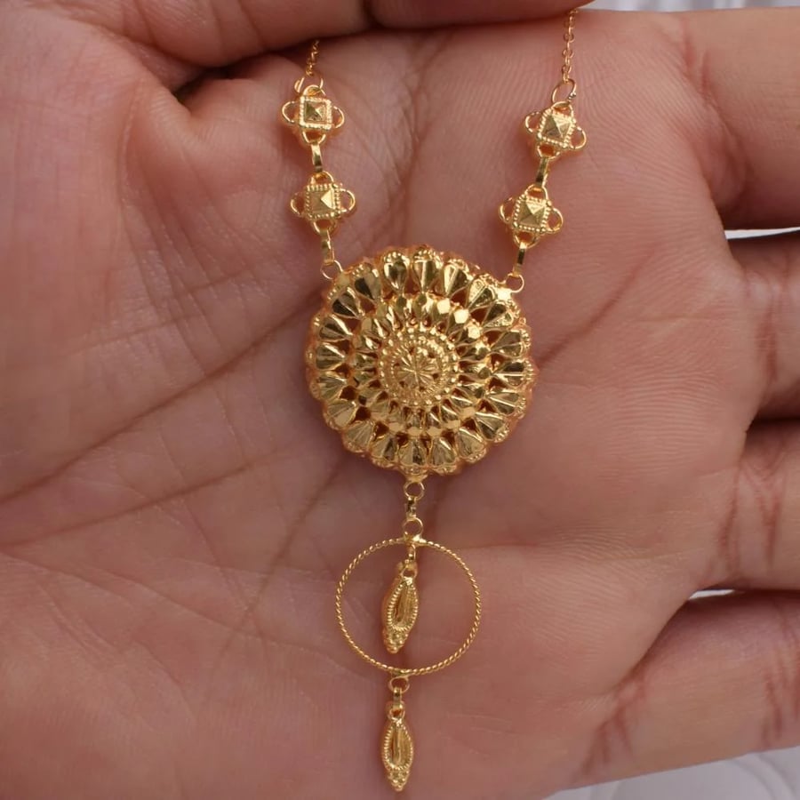 عقد ذهب عيار 21