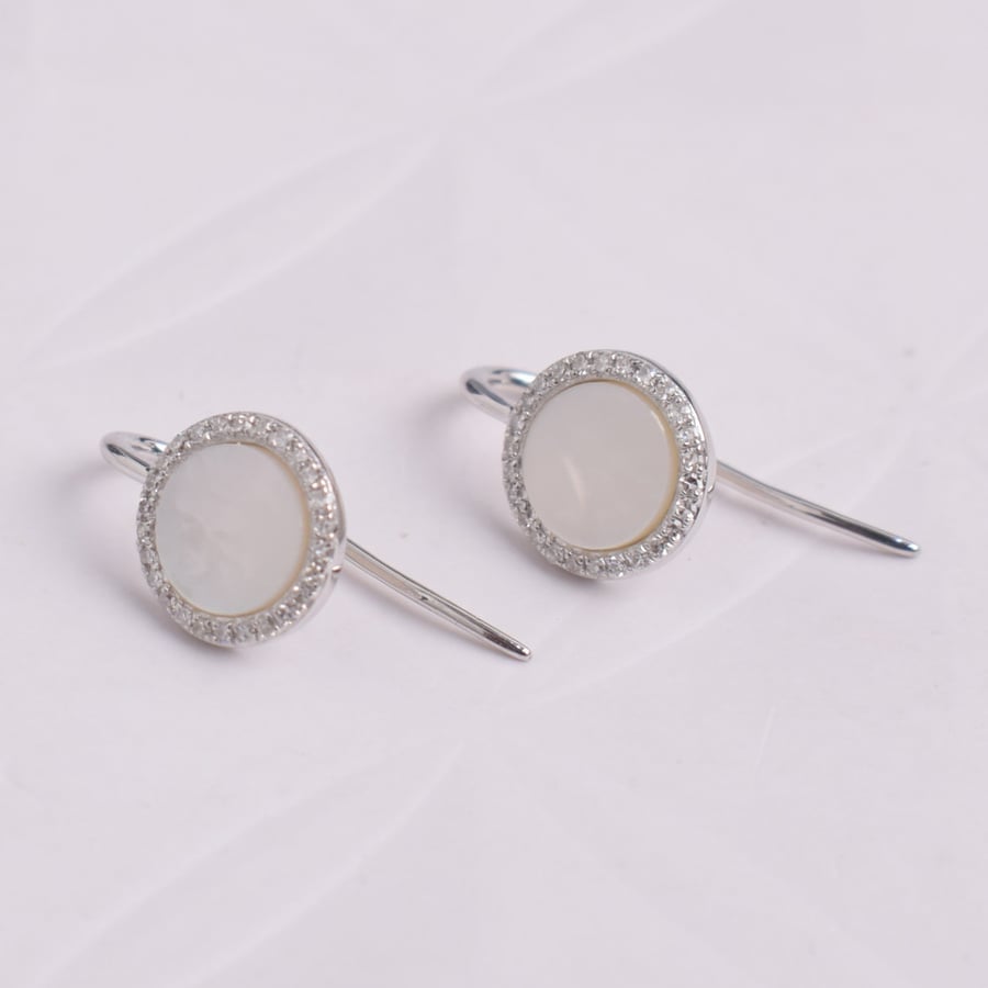 Diamond ring - gold weight 0.5 - diamond weight 0.135 - 18 karat
