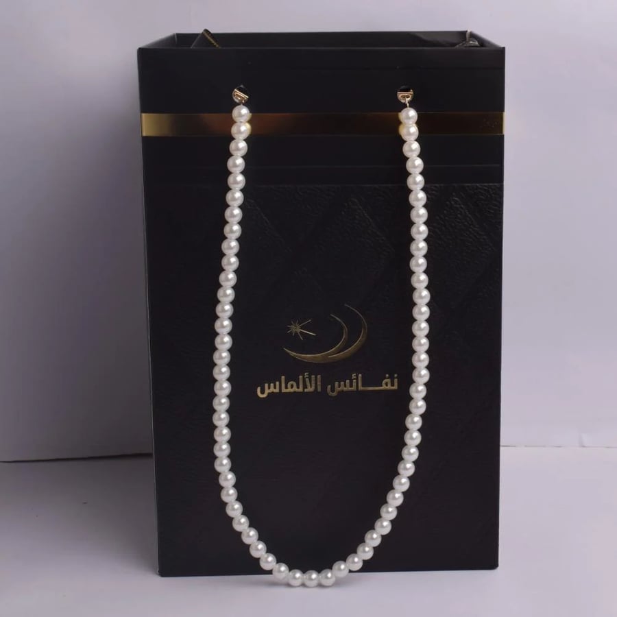 علبة هدية بالورد طبيعي