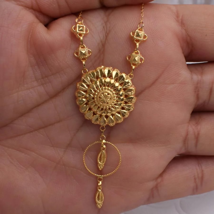 عقد ذهب عيار 21