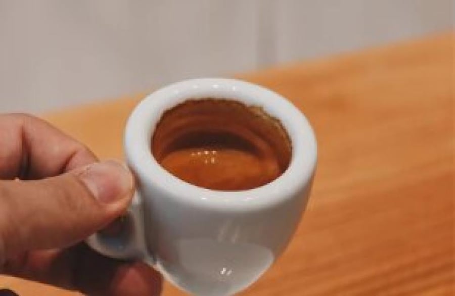 فنجان إسبريسو أبيض كلاسيك