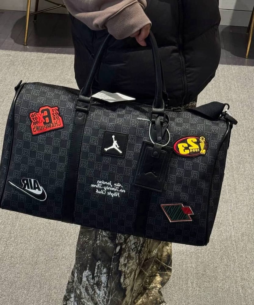 JORDAN MONOGRAM DUFFEL BAG (40L) "BLACK" تتوفر بالطلب خلال18 يوم