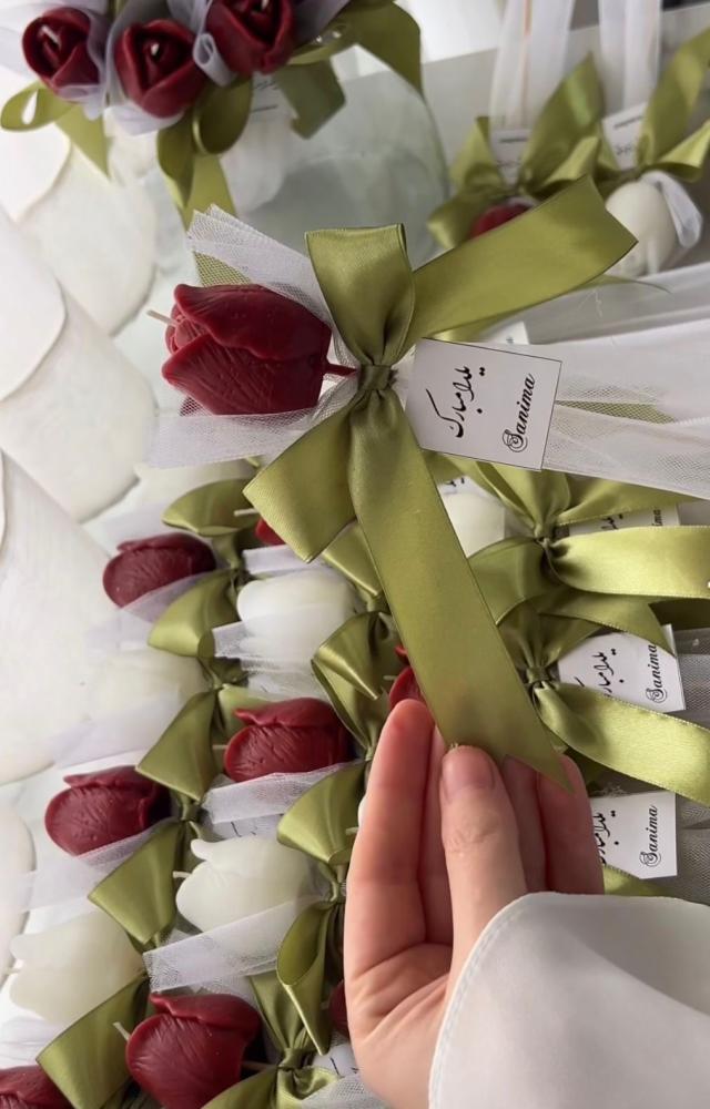 شمعه على شكل ورد