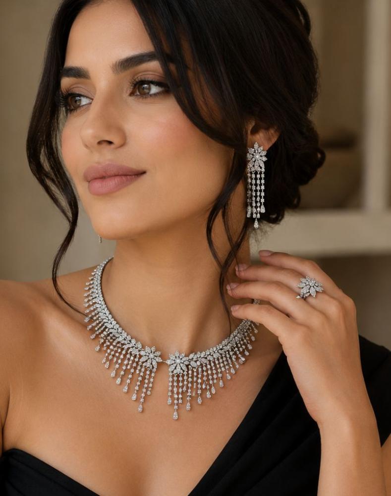 طقم فاخر مطلي بالروديوم (عقد + اسوارة + حلق + خاتم)