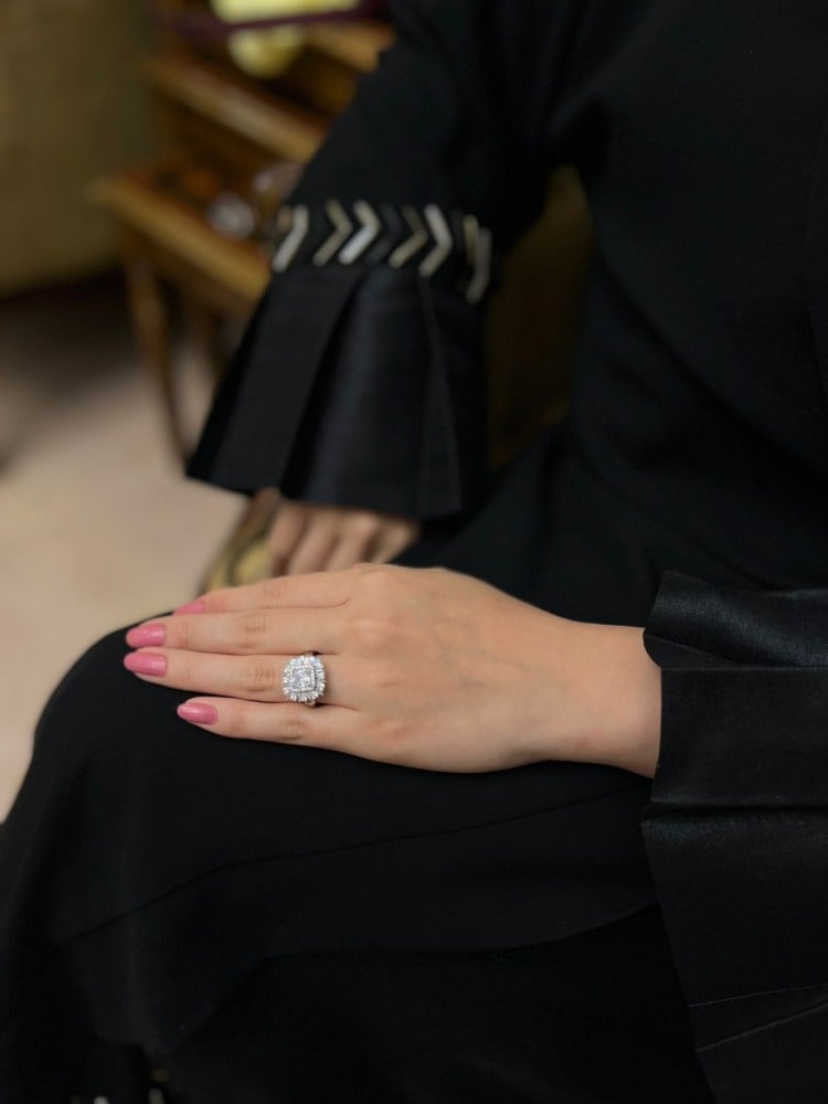 خواتم مطلية مرصعة باحجار الزريكون.. تتصغر وتتكبر حسب المقاس المناسب