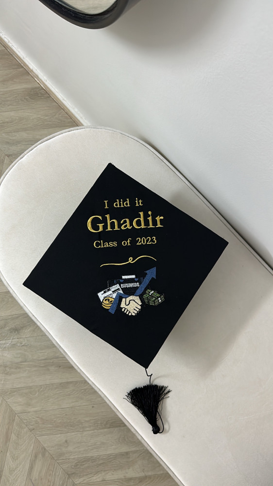 قبعة تخرج ( مع امكانية تغيير الاسم )
