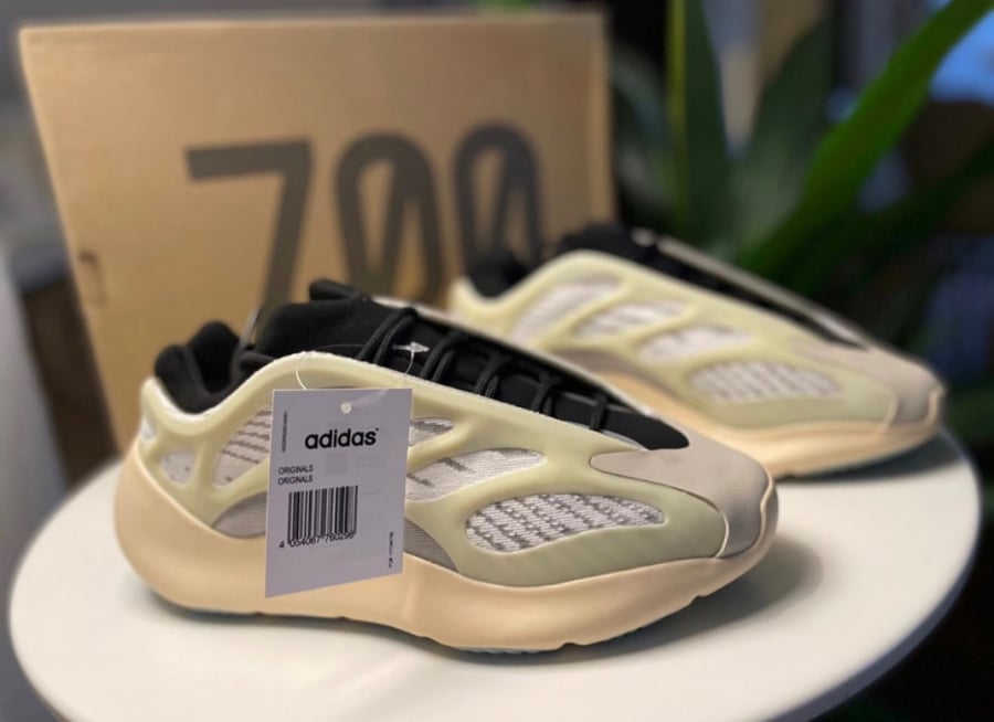 Yeezy 700 Azeal
