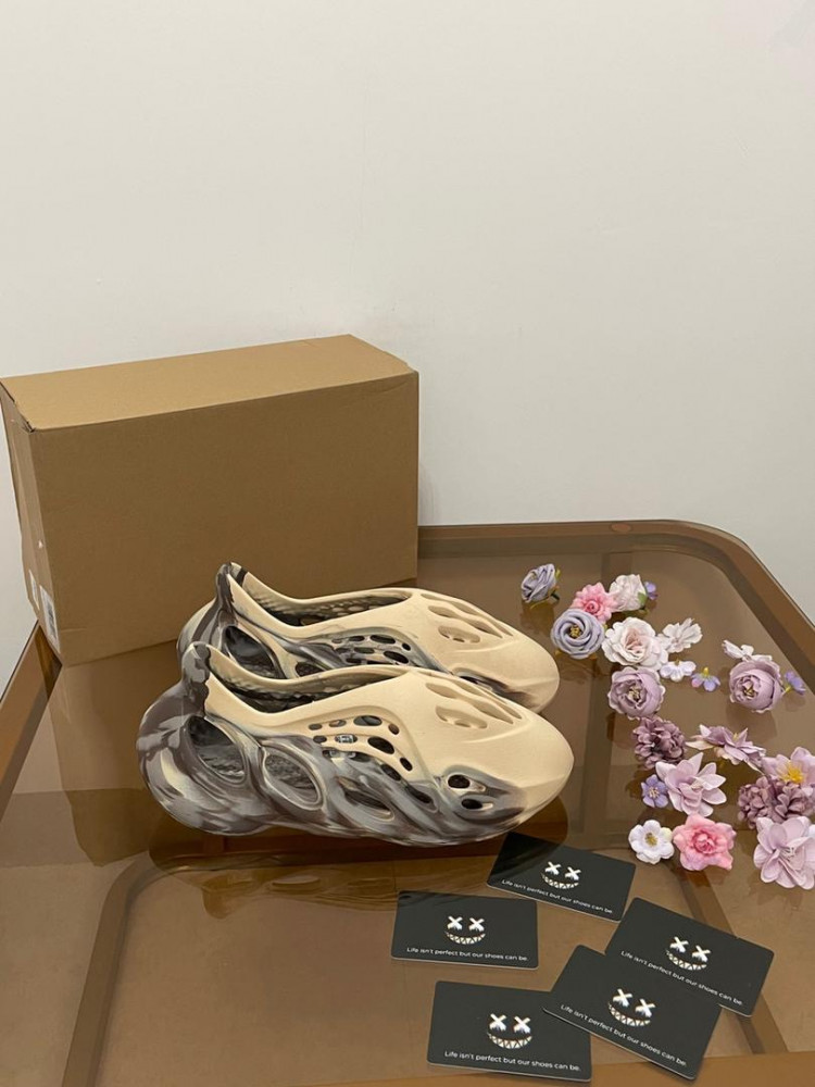YEEZY FOAM RUNNER 'MX CREAM CLAY'
