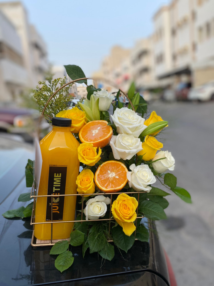 سله الفواكه وعصير
