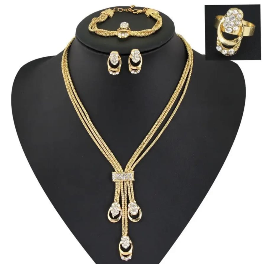 طقم مجوهرات مطلي ذهب 18