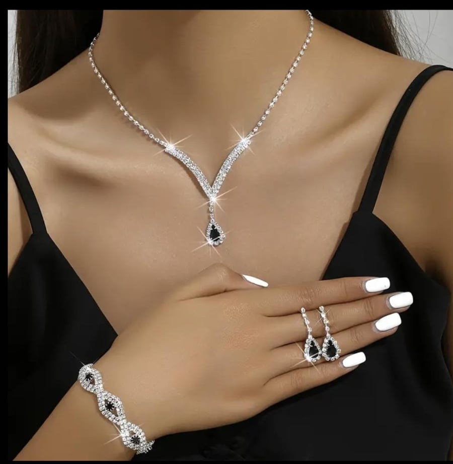 طقم اكسسوار مرصعة بالزركون سلفر