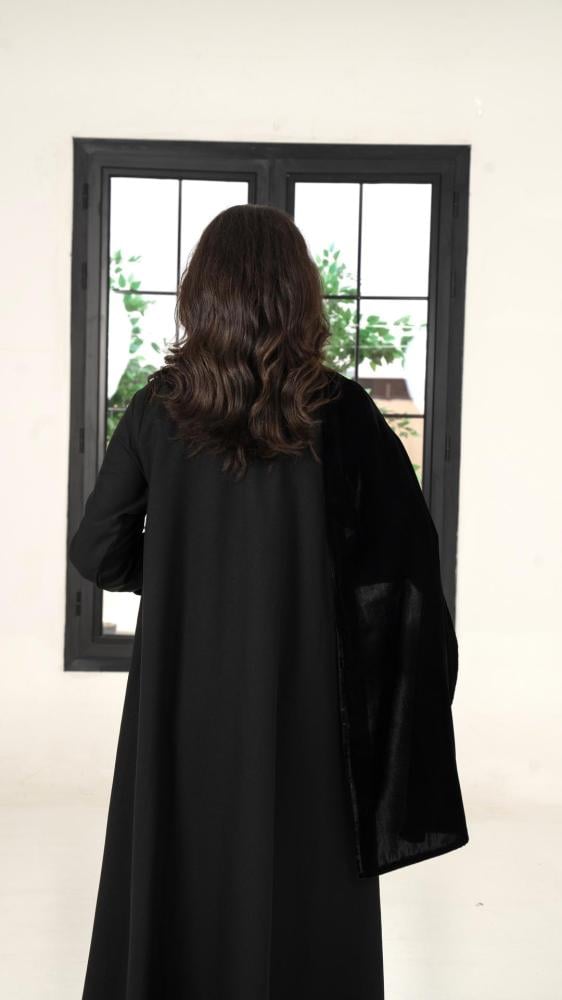 عباية شتوية بشال مخمل