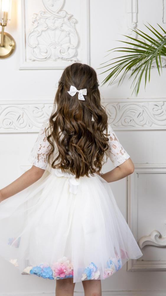 Girls' dress with tulle and scattered flowers
