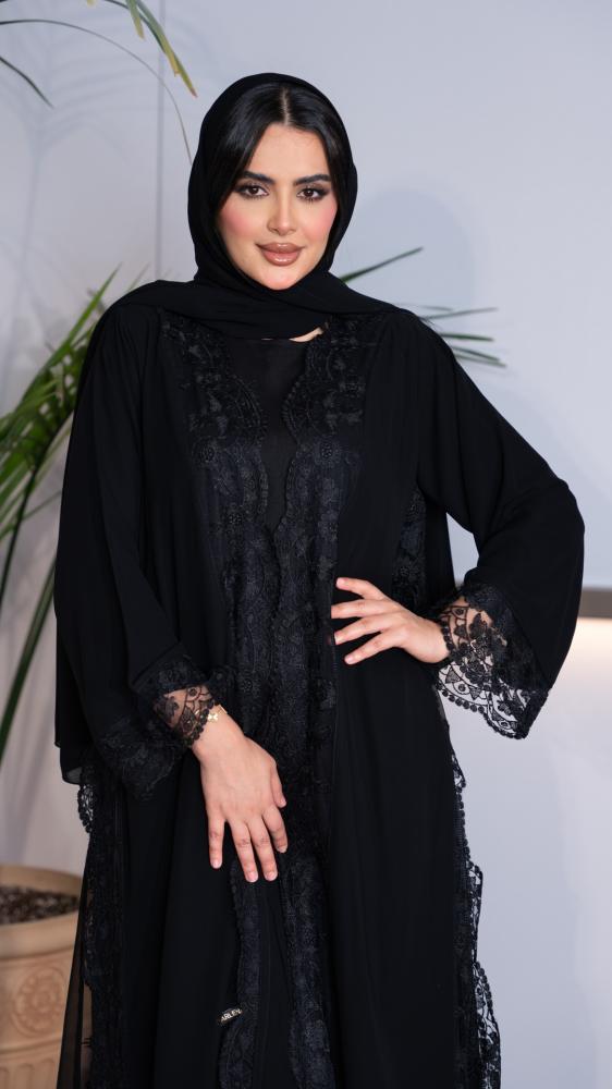 عباية شيفون مطرزه على الاطراف