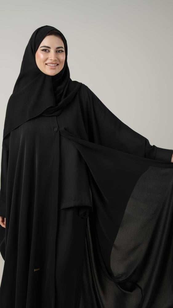 عباية بقصة واسعة وأزرة قماش