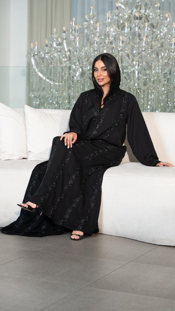 Aabaya with blazer cut, embroidered with vertical floral pattern