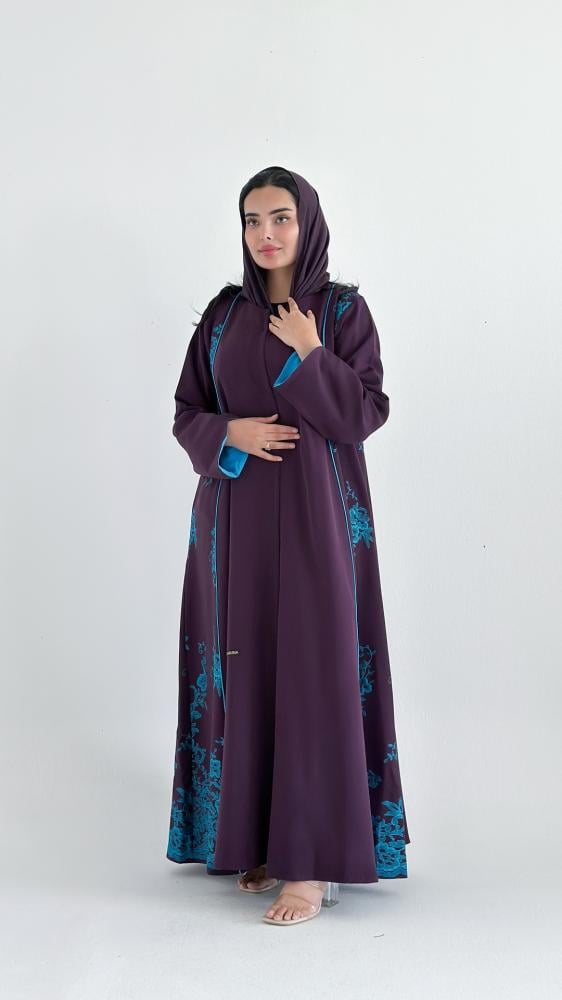 عباية بنفسجي مطرزة بسماوي