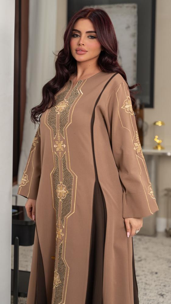Embroidered thobe with soft pleats