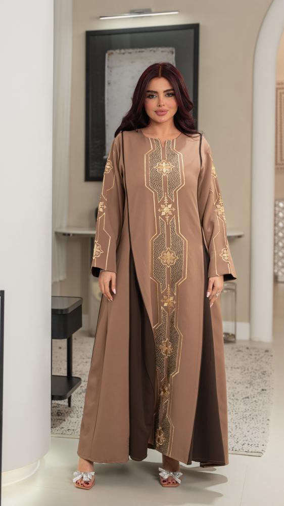 Embroidered thobe with soft pleats