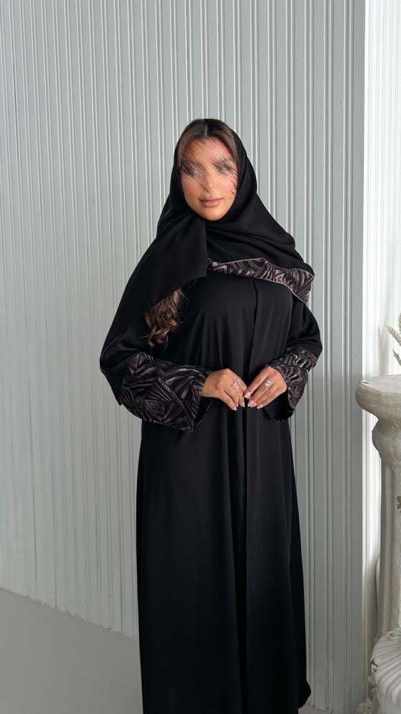 عباية مطرزة مع الطرحة