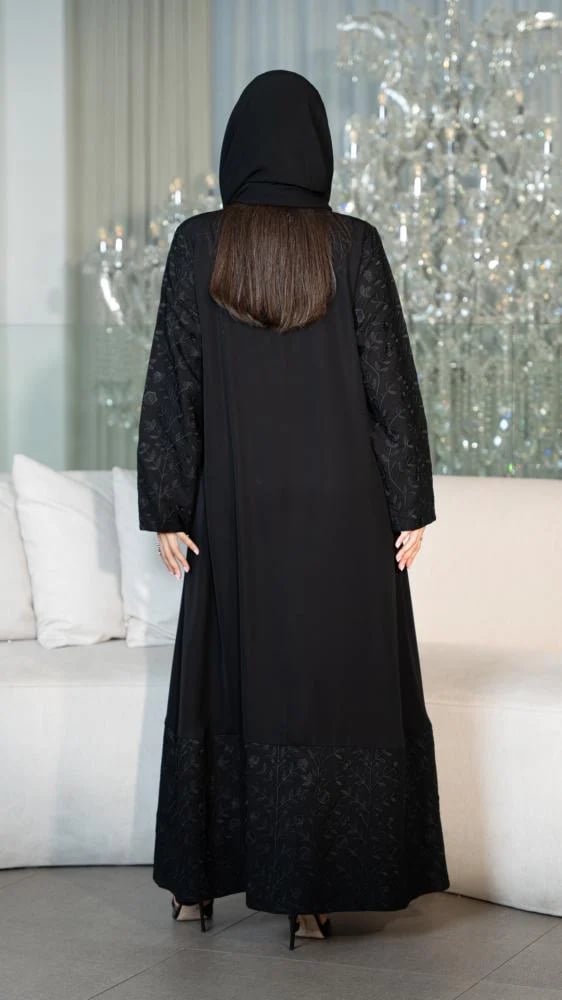 Embroidered abaya with fabric zipper